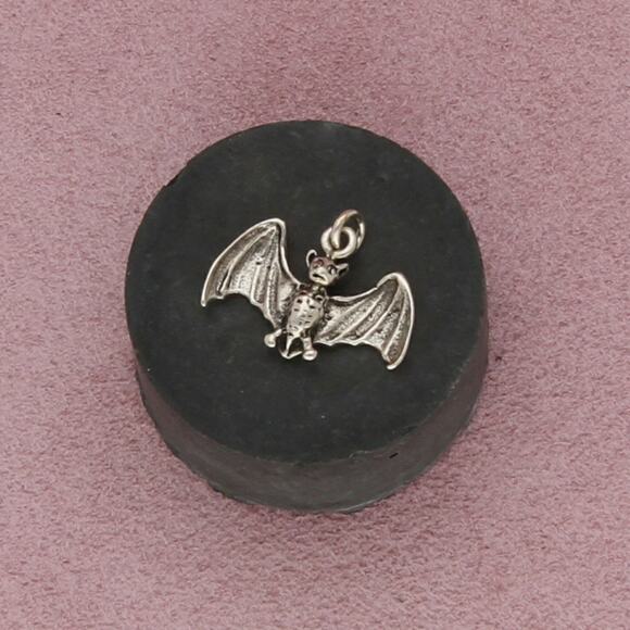 Sterling Jewelry - sterling silver vintage flying bat charm pendant